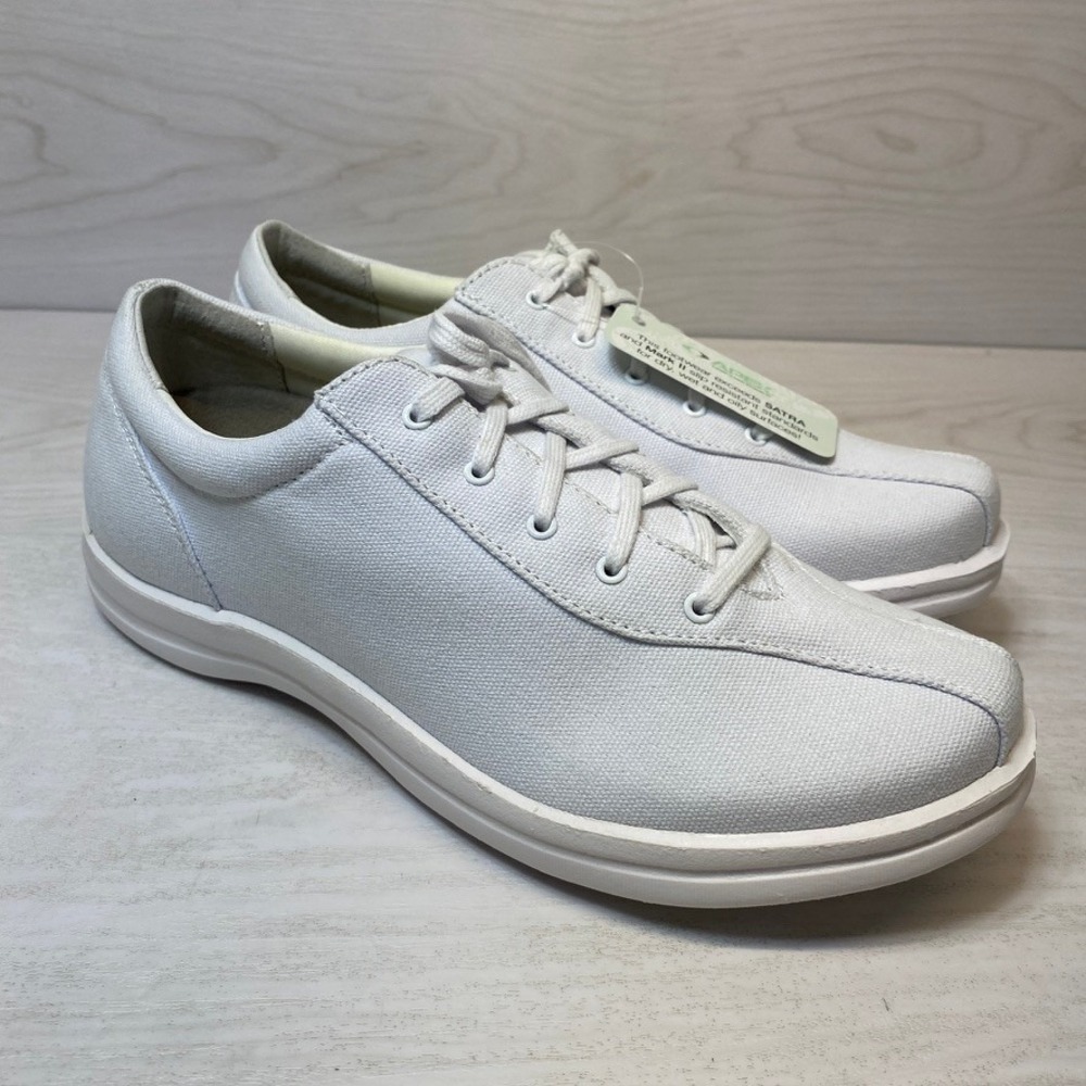 Apex Womens 8.5 Athletic Walking Shoes White Canvas Slip Resistant A403W Sneaker